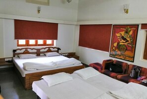 Deluxe Double Room | 1 bedroom, desk, rollaway beds, free WiFi