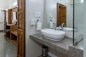 Deluxe Double Room | Bathroom | Shower