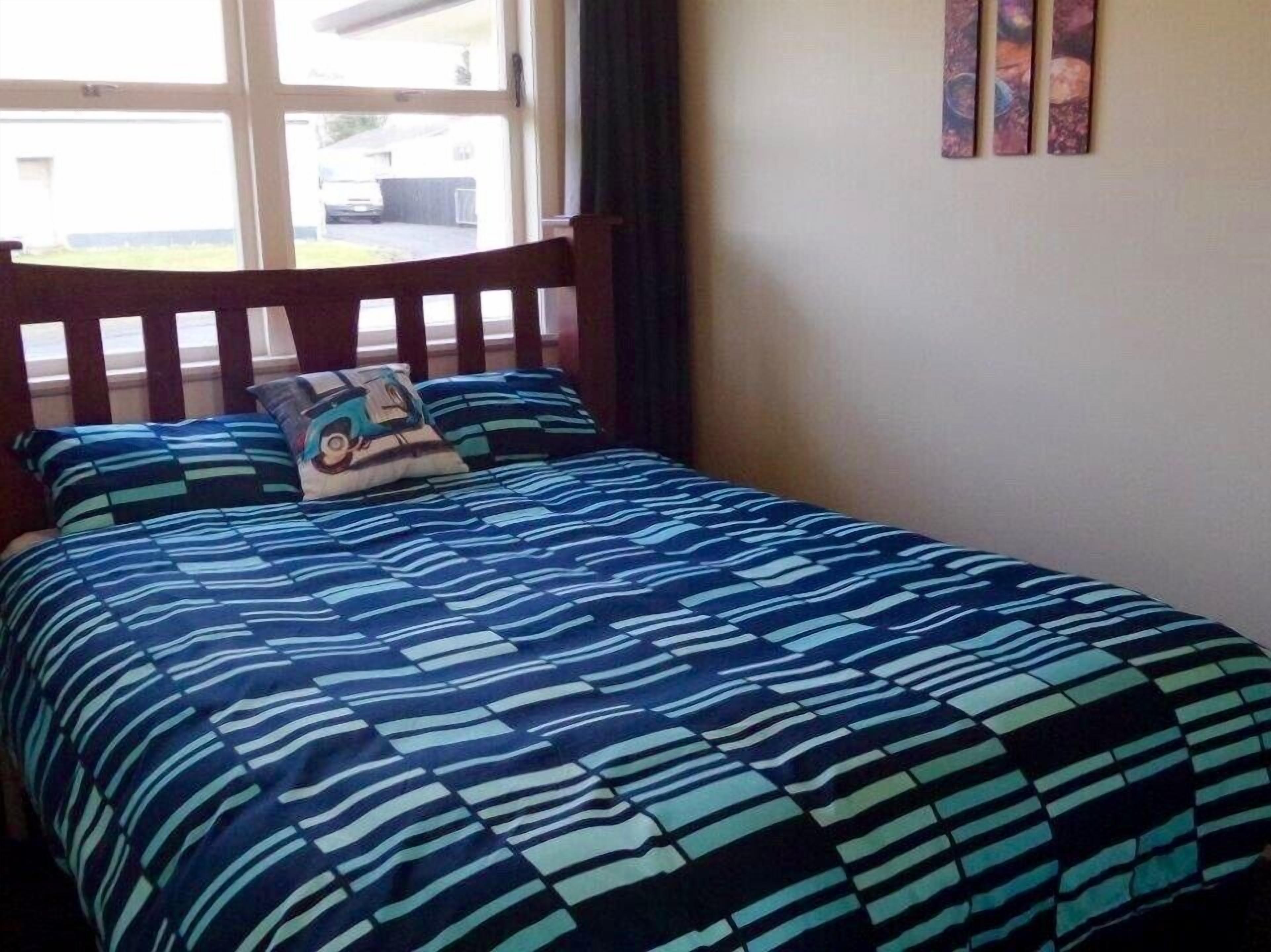 5 bedrooms, iron/ironing board, WiFi