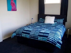 5 bedrooms, iron/ironing board, WiFi - The Nash - National Park Holiday Home (National Park)