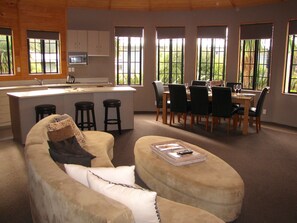 Interior - Ngauruhoe Yurt - Ohakune Holiday Home (Ohakune)