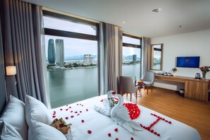 Premium bedding, minibar, in-room safe, desk - Glamour Hotel Da Nang (Da Nang)