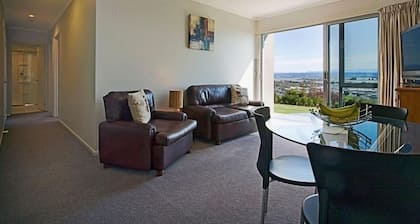 Pinnacle Apartment - Affordable Nelson Apartment with 2 Bedrooms & Views!
