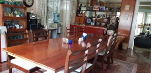 Breakfast, lunch, dinner served; local and international cuisine