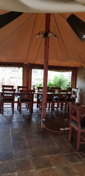Breakfast, lunch and dinner served - AIN Guest House (Nairobi)