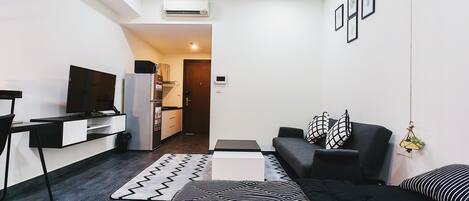 Caixa forta a l'habitació, planxa i posts de planxar i wifi