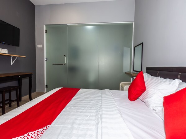 Standard Double Room | Free WiFi, bed sheets - OYO 1185 Ho Hotel (Malacca City)