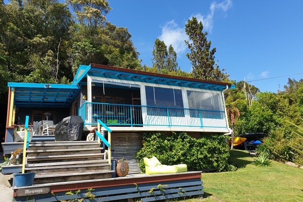 2 bedroom house with 3 bed bunkhouse at the back.Gorgeous interior ,2 decks .