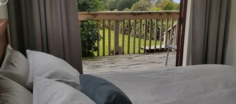 Country cottage with stunning views of the rural land and hills