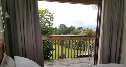 Country cottage with stunning views of the rural land and hills