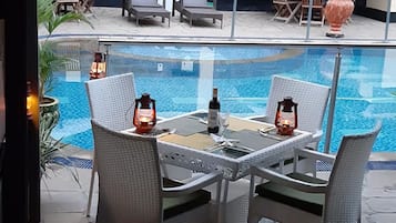 Tempat makan luar