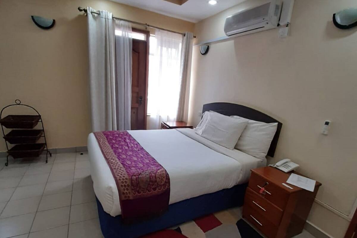 Single Room | Premium bedding, memory foam beds, desk, free WiFi