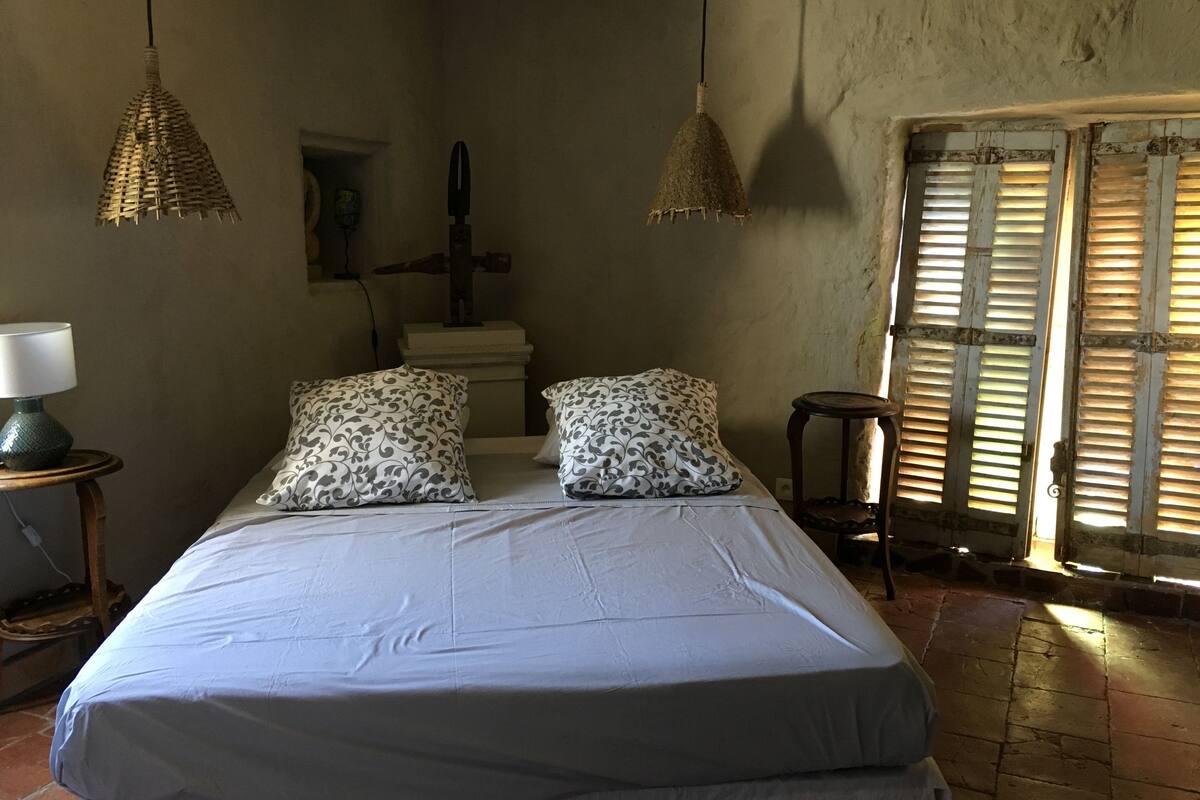 Suite (Les Visages) | 2 bedrooms, desk, cribs (free), WiFi (free)