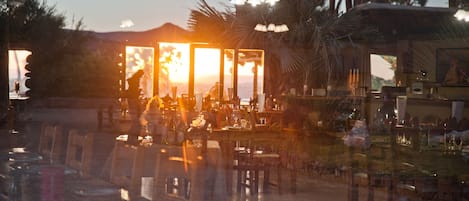 Breakfast, lunch, dinner served; local and international cuisine