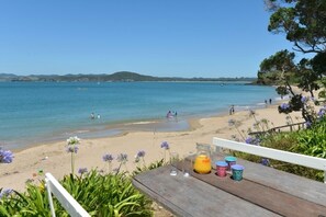 Accommodatie ligt op het strand, strandlakens