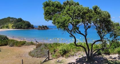 Quintessential Kiwi Bach right on the Beach !!