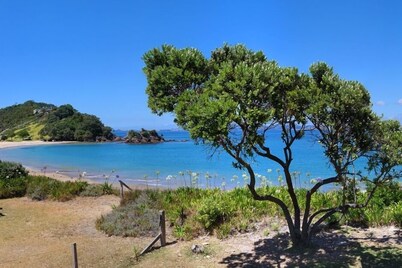 Quintessential Kiwi Bach right on the Beach !!