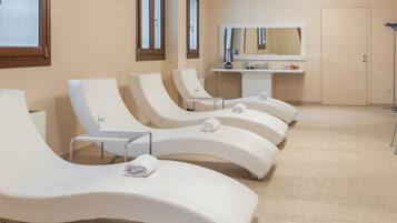 Een sauna, Thaise massages, massagebehandelingen