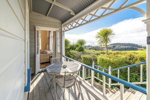 Crescent Villa - Palm Beach Views and Spa