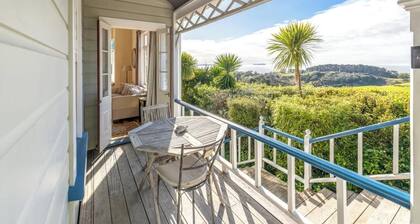 Crescent Villa - Palm Beach Views and Spa