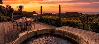 Crescent Villa - Palm Beach Views and Spa