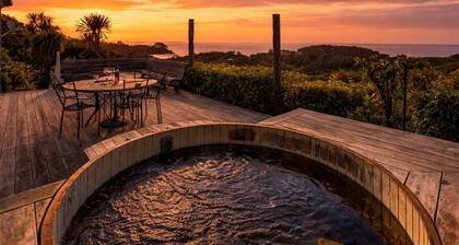 Crescent Villa - Palm Beach Views and Spa