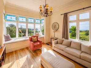 TV, fireplace, offices - Crescent Villa - Palm Beach Views and Spa (Palm Beach)