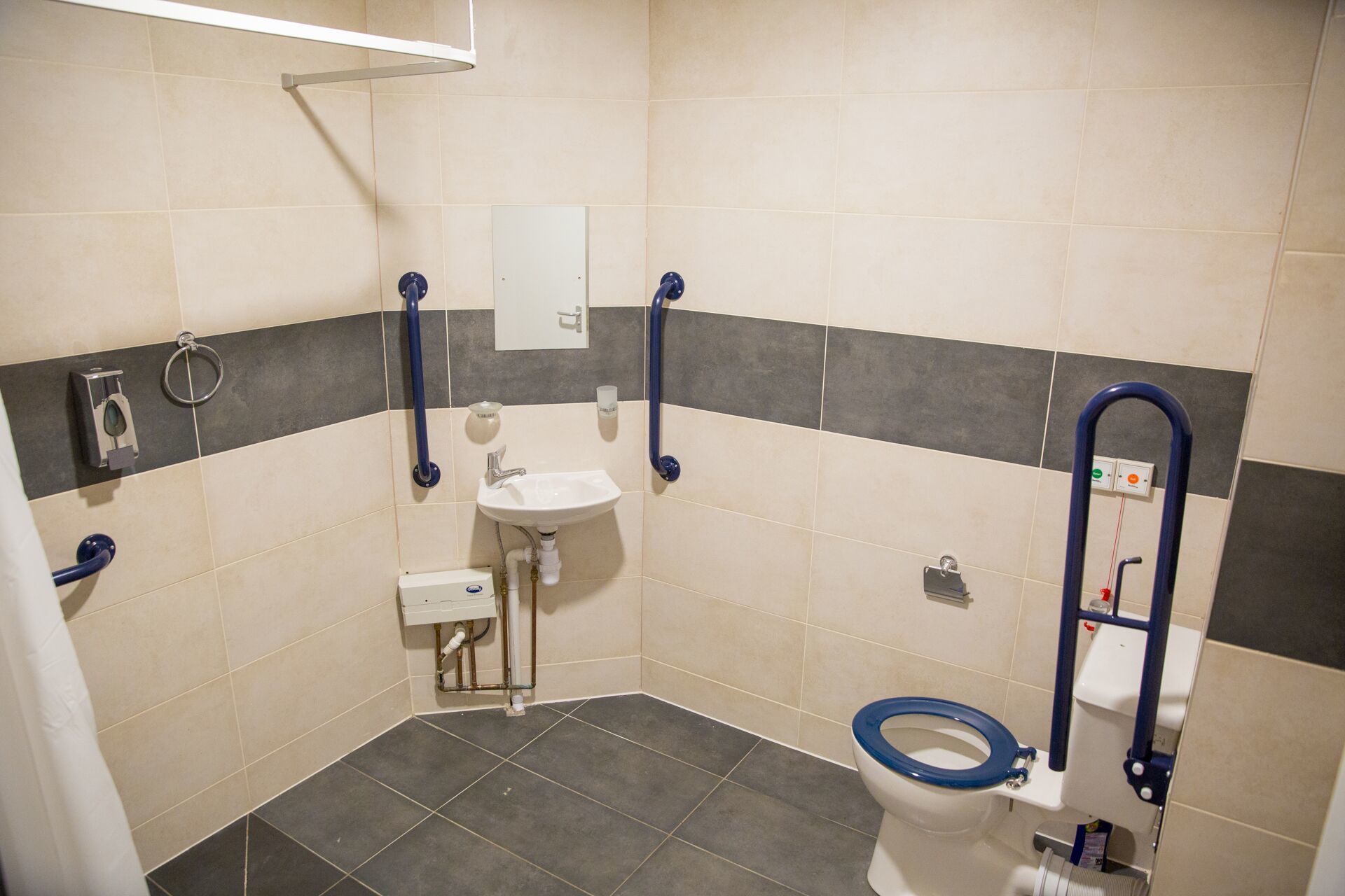 quadruple room (disabled access) | blackout curtains, soundproofing, iron/ironing board, free wifi