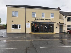 Front of property - Halfway Hotel (Coalville)