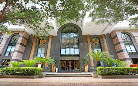 Fachada de la propiedad. Grand Palace Hotel