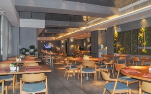 每日付費供應吃到飽自助式早餐