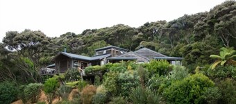 Kerikeri, Bay of Islands - Large Coastal Home in Private Bay with beach access