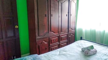 Iron/ironing board, WiFi, bed sheets