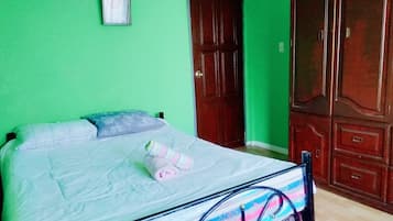 Iron/ironing board, WiFi, bed sheets