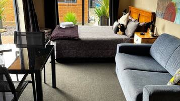 Fer et planche à repasser, Wi-Fi gratuit, draps fournis