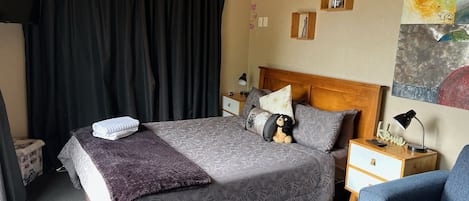 Bügeleisen/Bügelbrett, kostenloses WLAN, Bettwäsche