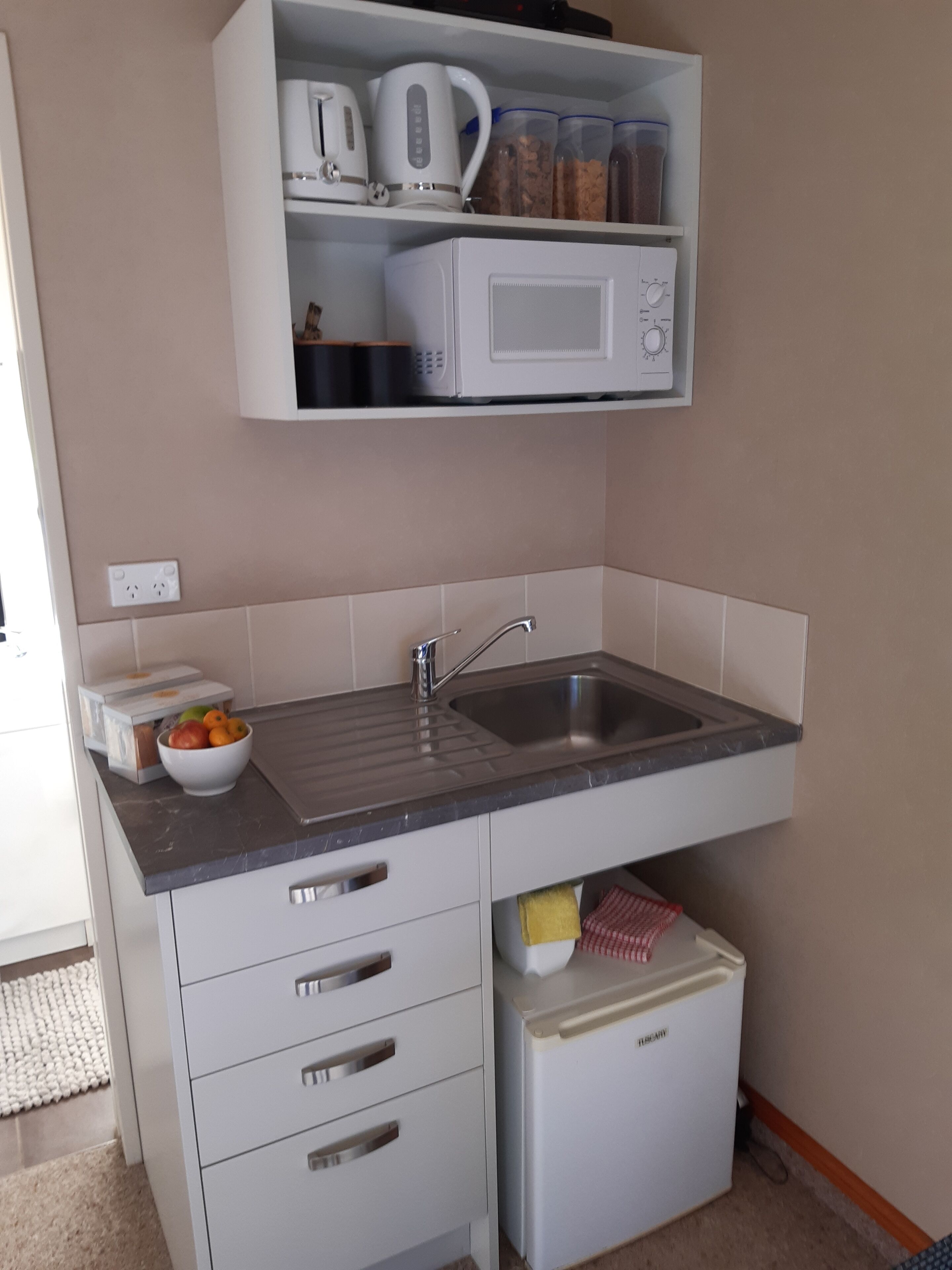 Fridge, microwave, stovetop, electric kettle