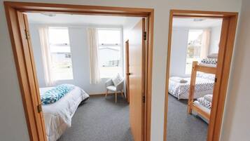 4 bedrooms, internet, bed sheets, wheelchair access