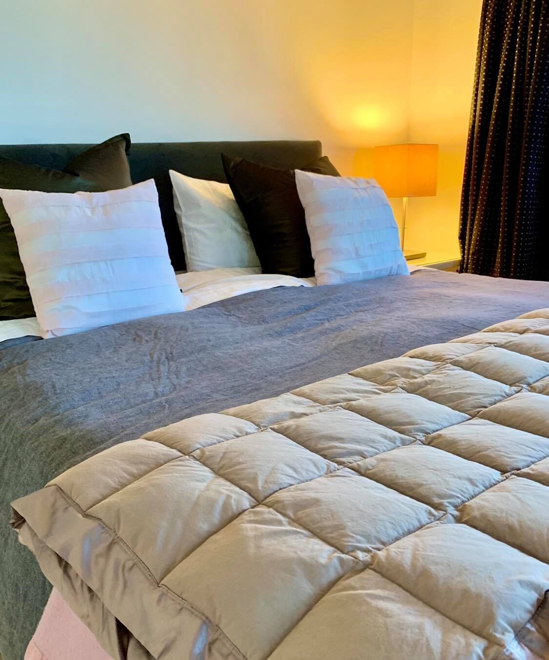 1 室のベッドルーム、デスク、アイロン / アイロン台、WiFi (無料)