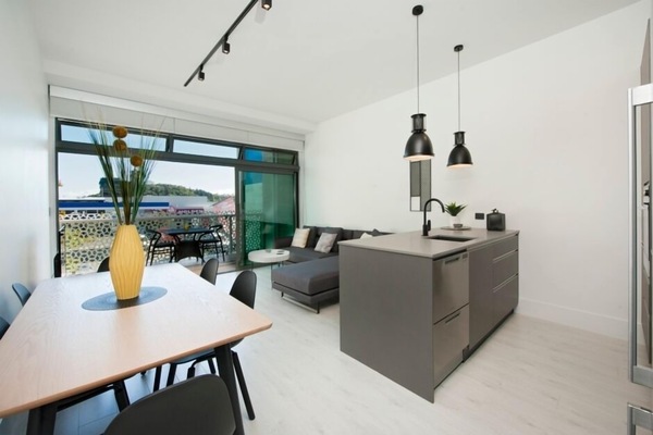 Nelson CBD Apartment, Nelson Holiday Home