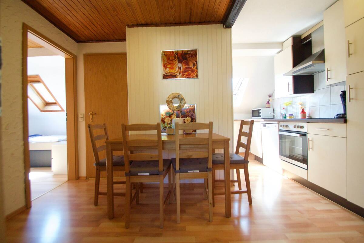 Departamento (Overath 1) | Cocina privada | Refrigerador, microondas, horno y parrilla de estufa