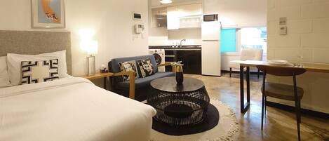 Premium bedding, iron/ironing board, WiFi, bed sheets