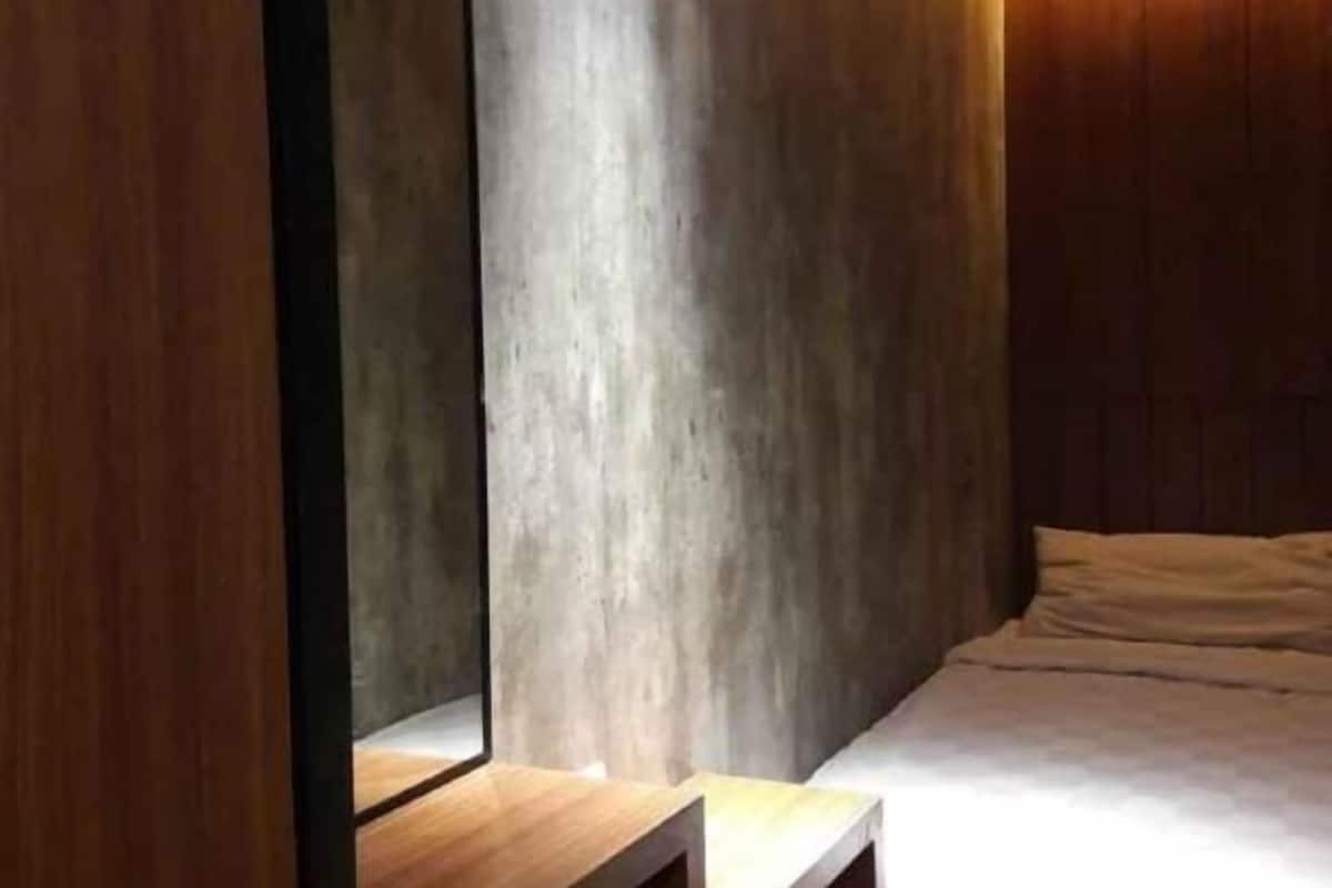 Minibar, free WiFi, bed sheets