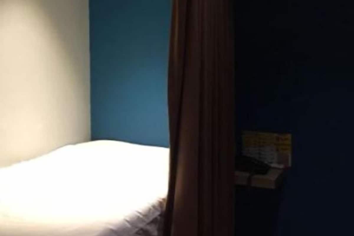 Minibar, free WiFi, bed sheets