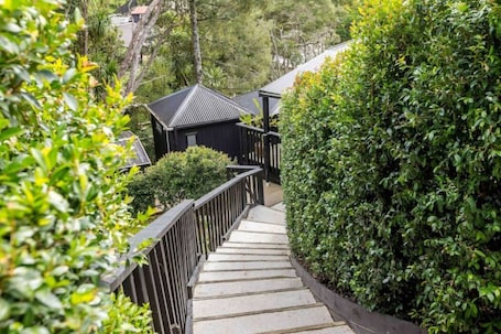 Parco della struttura. Splendida privata Mission Bay Cottage