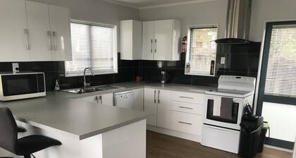 Marlee Cottage  - Self contained cottage with own access( FREE Wi-Fi)