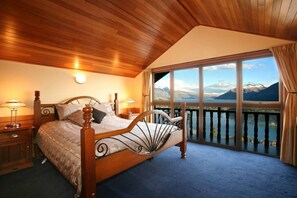 5 slaapkamers, geluiddichte muren, een strijkplank/strijkijzer, wifi