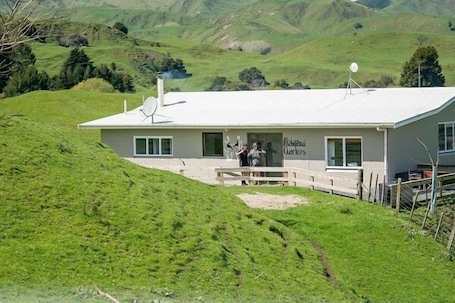 Exterior. Simple relaxed accomodation option for family, friend groups or travellers.
