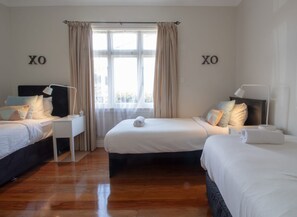 4 bedrooms, iron/ironing board, WiFi, bed sheets