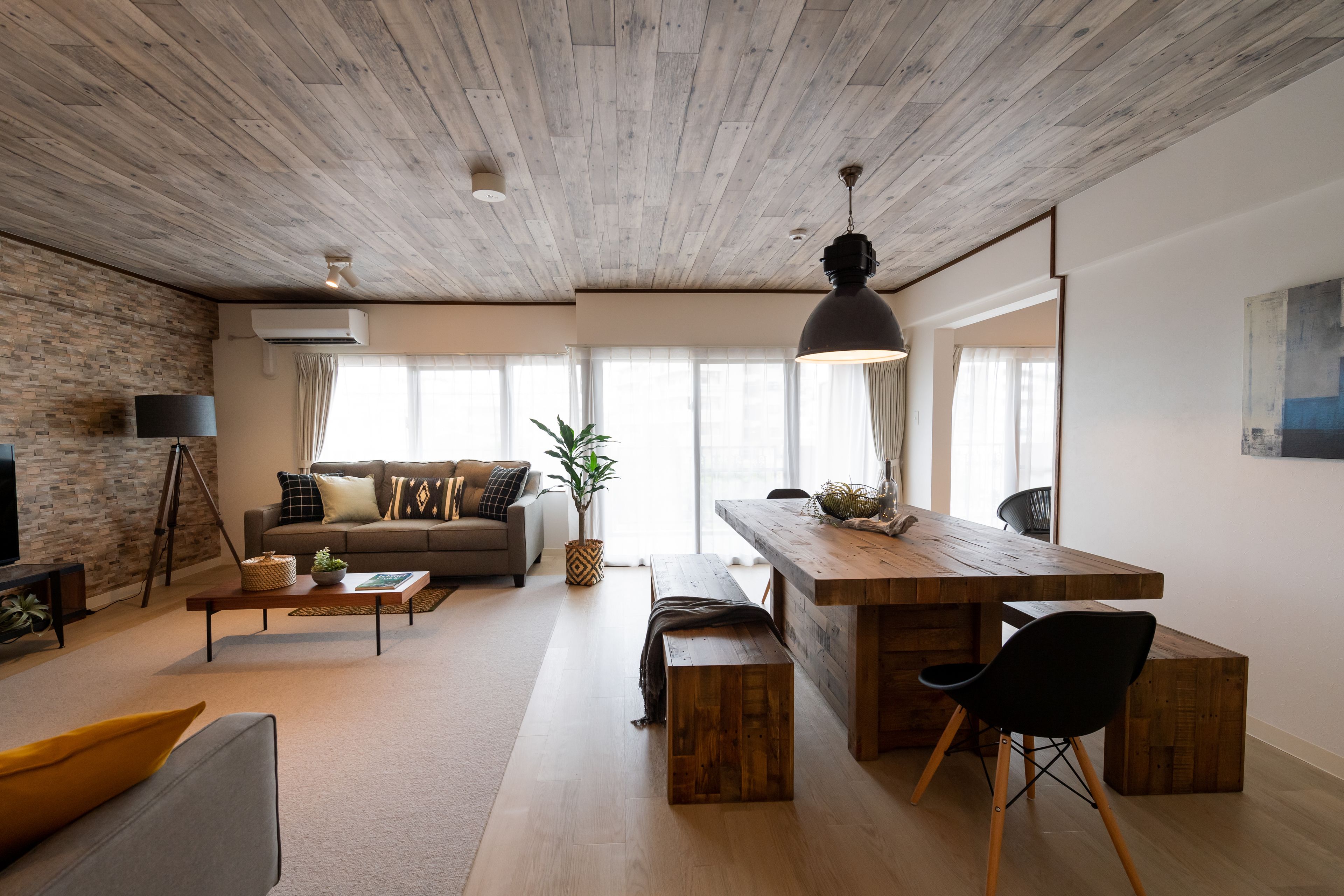 Familienapartment, 4 Schlafzimmer (401) | Wohnbereich | Flachbildfernseher